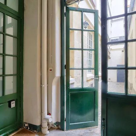 New & Design In The Heart Of Le Marais Parigi