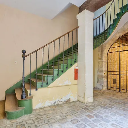 Apartment New & Design In The Heart Of Le Marais