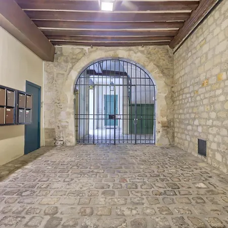 New & Design In The Heart Of Le Marais Apartment *