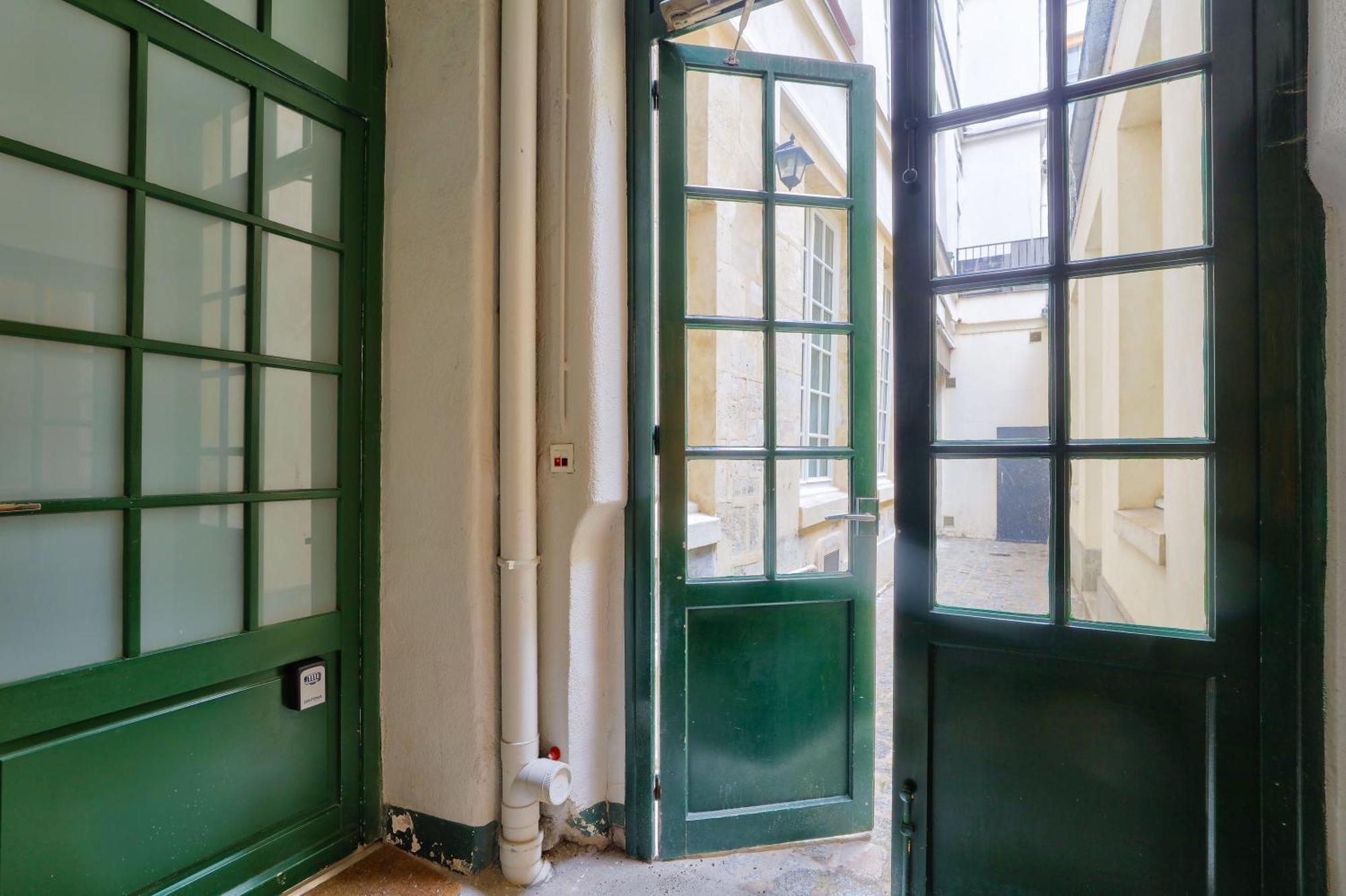New & Design In The Heart Of Le Marais Parigi